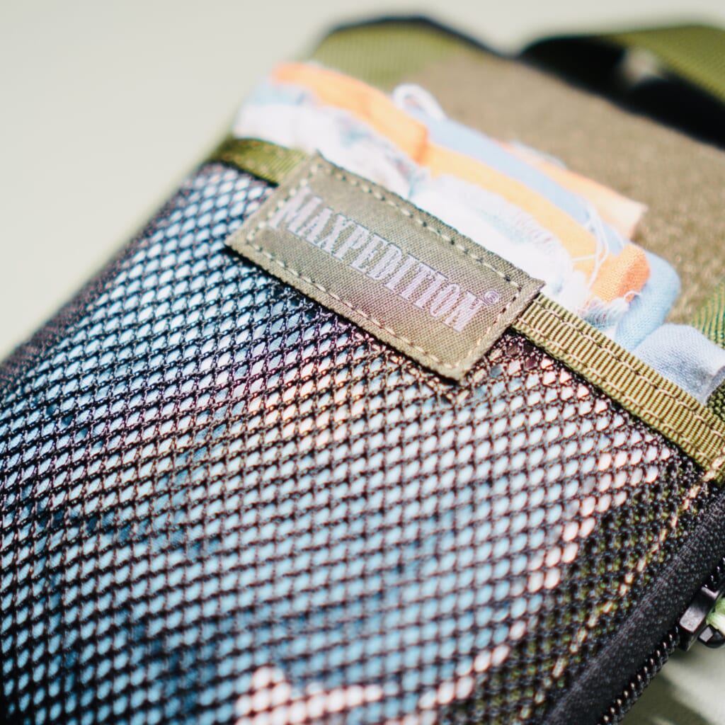 MAXPEDITION E.D.C. ポケットオーガナイザーの外側のメッシュポケット